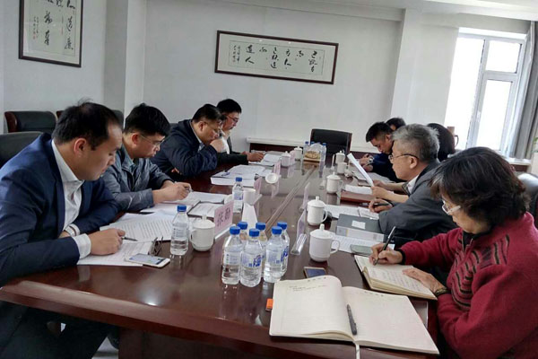 图为市政府督查室、市民生办同志在听取市残联民生项目完成情况汇报.jpg