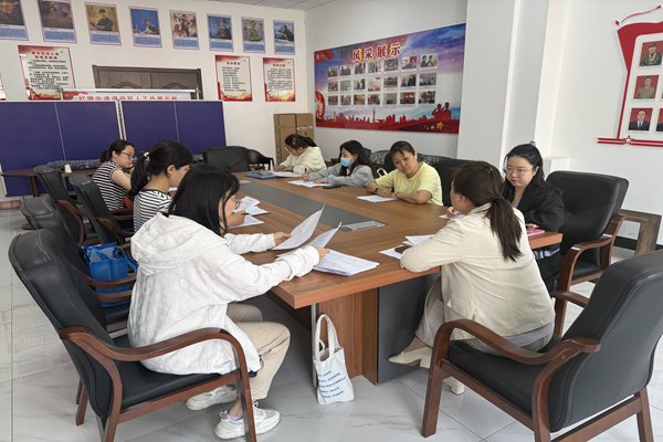 2025年6月4日，红旗街道残疾人联合会召开了“扶残助学”工作专题培训会议（1）.jpg